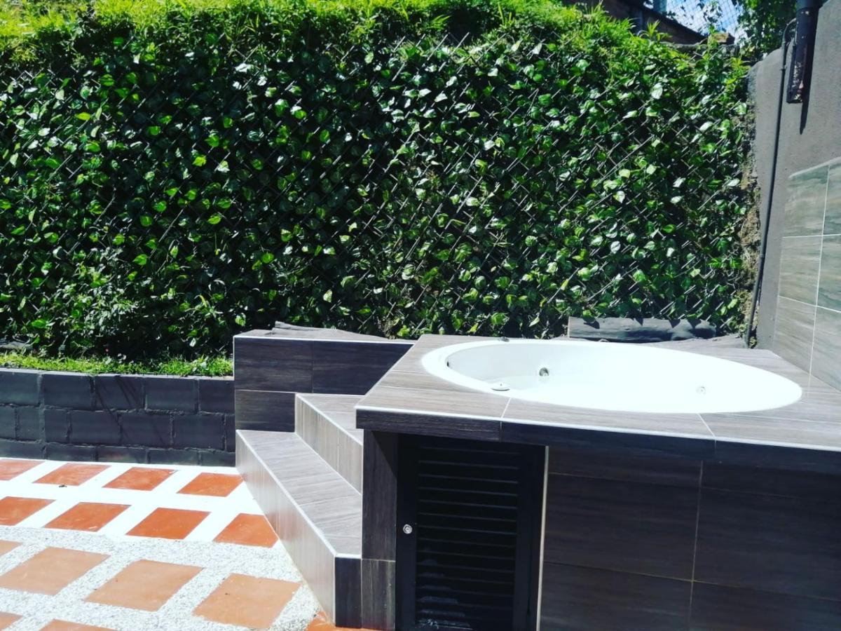 Hostal Spa Casa De Piedra Con Jacuzzi Santa Rosa de Cabal Eksteriør billede