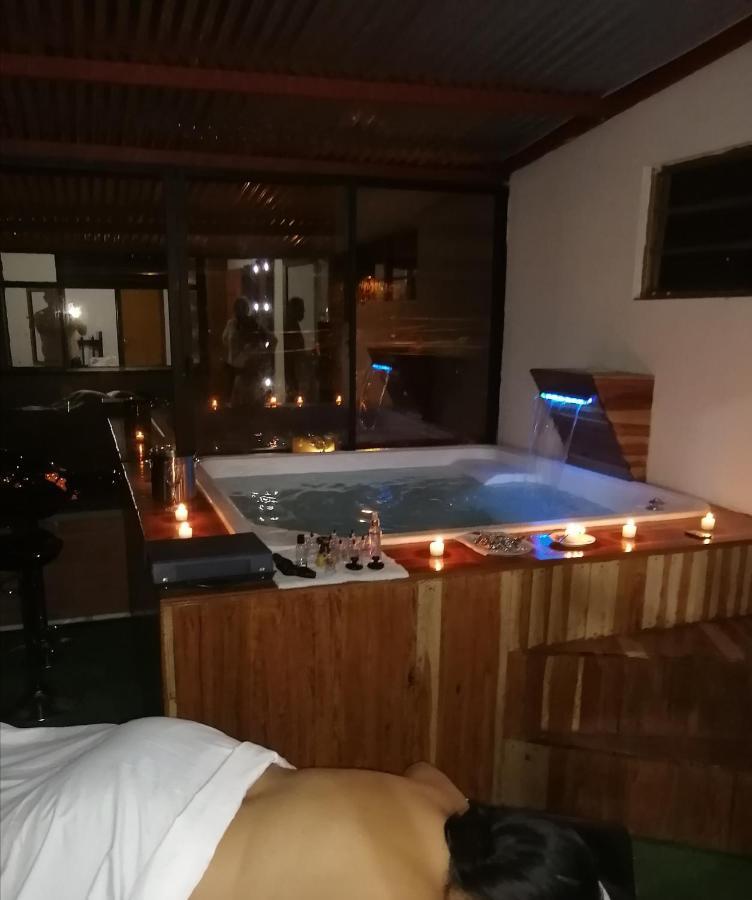 Hostal Spa Casa De Piedra Con Jacuzzi Santa Rosa de Cabal Eksteriør billede